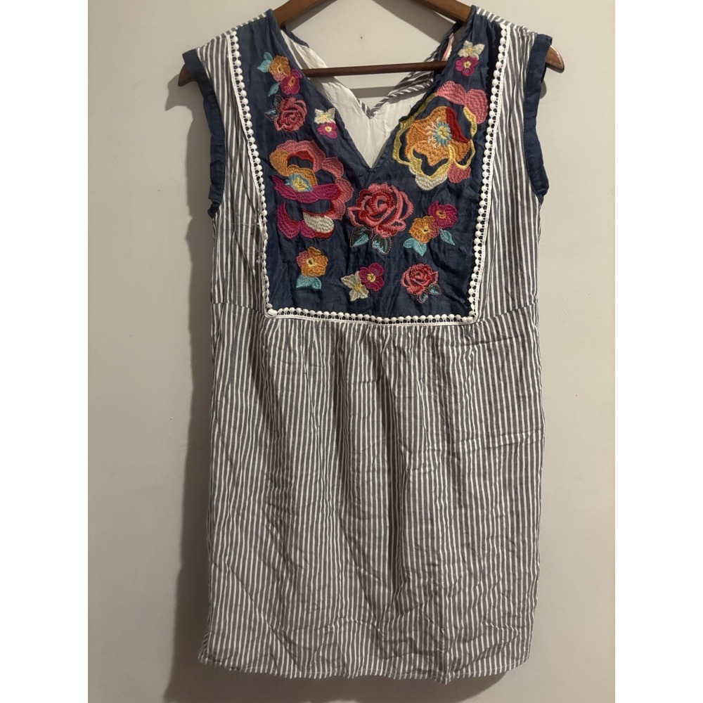 Andree By Unit‎ Top Women's Embroidered Floral Chambray  Medium Blue Striped